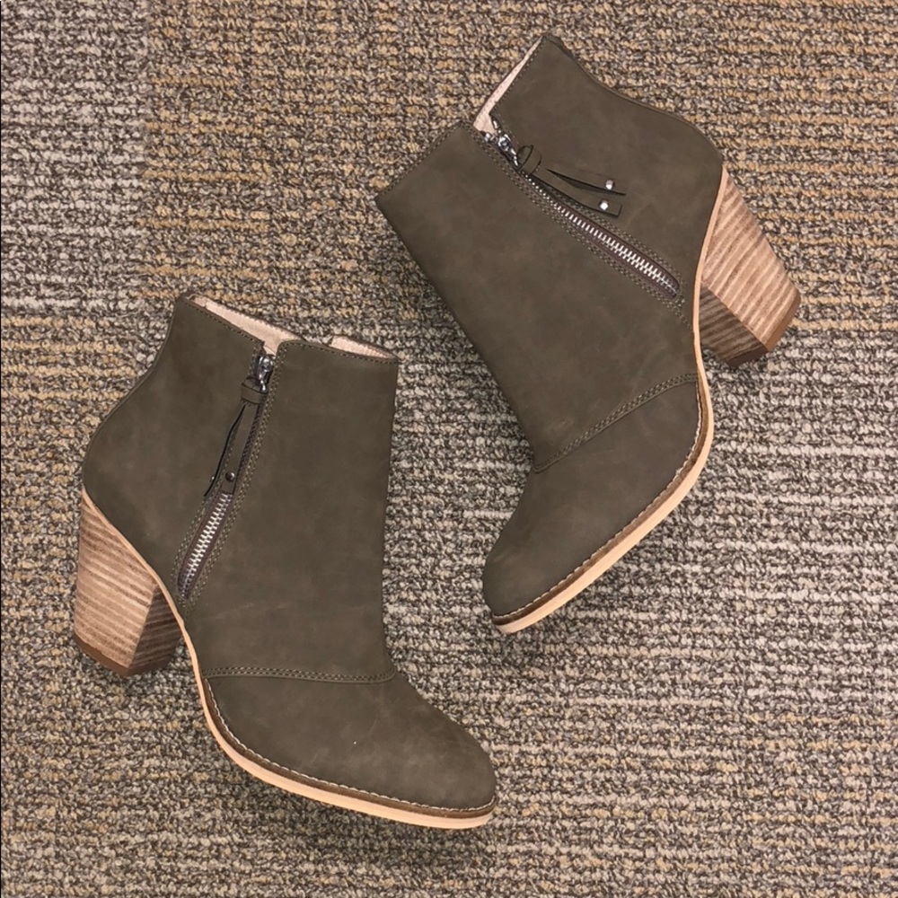 Chelsea Crew Wedge Heels